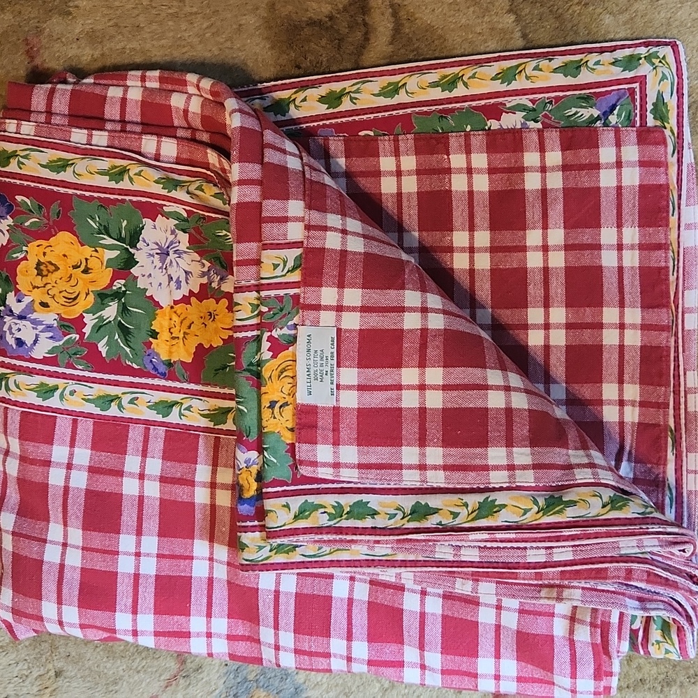 WILLIAMS SONOMA 68x108 Tablecloth with Eight Dinner Napkins. - Picture 2 of 6